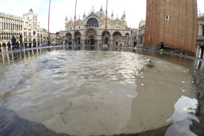 Video: Námestie svätého Marka znovu otvorili, Benátky naďalej ohrozujú vysoké prílivové vlny