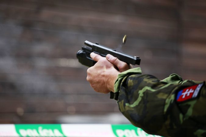 Ministerstvo vnútra chce do konca roka kompletne prezbrojiť policajtov