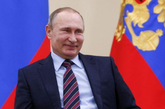 Politické boje v USA odviedli pozornosť od podozrení z ruského vplyvu, pochvaľuje si Putin
