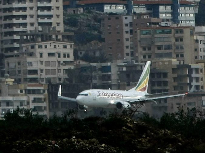 Cestujúci sa v lietadle Ethiopian Airlines zamkol na toalete a hrozil odpálením bomby