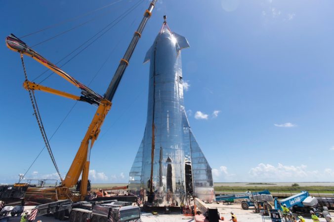 Video: Prototyp kozmickej lode Starship spoločnosti SpaceX vybuchol počas testovania
