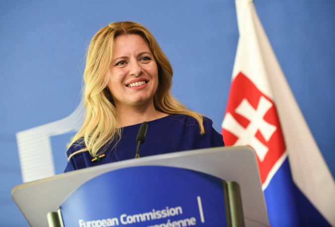 Čaputová v diplomacii pripomína ľudské práva, pre Pellegriniho je dôležitý program vlády