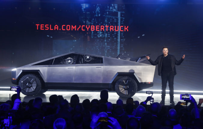 Video: Tesla predstavila elektrický pick-up Cybertruck, batéria by mala vydržať až 800 kilometrov