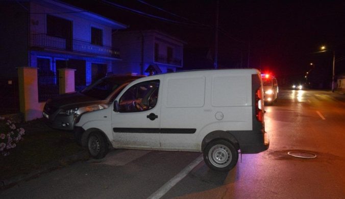 Foto: Vodič Fiatu nezvládol jazdu a narazil do zaparkovaného auta, nafúkal viac ako tri promile