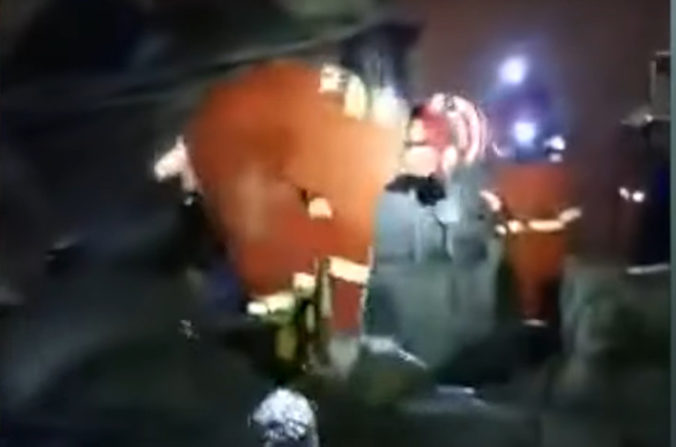 Video: Rozostavaný diaľničný tunel v Číne zasiahla voda a bahno, vo vnútri zostali robotníci