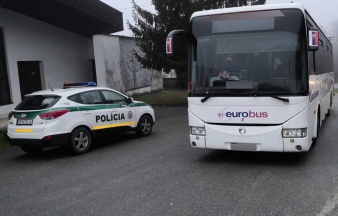 Takmer plný autobus šoféroval opitý vodič, policajti počas akcie odhalili desiatky priestupkov