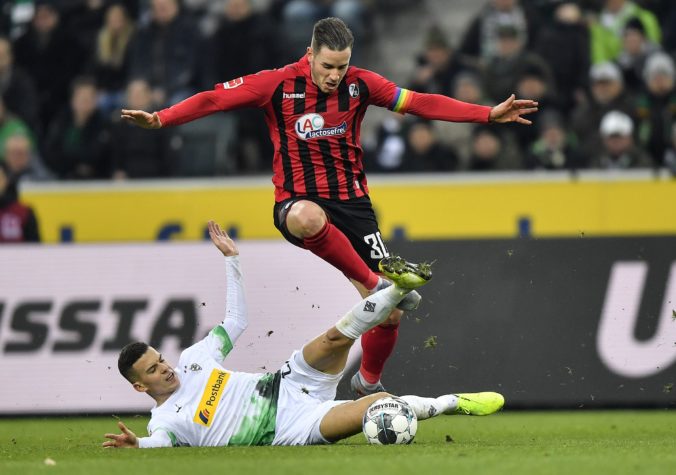 Borussia zvíťazila a Bénes videl žltú kartu, vo Wolfsburgu padlo päť gólov