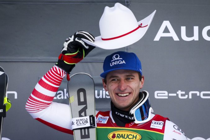 Video: Mayer vyhral úvodný superobrovský slalom novej sezóny Svetového pohára