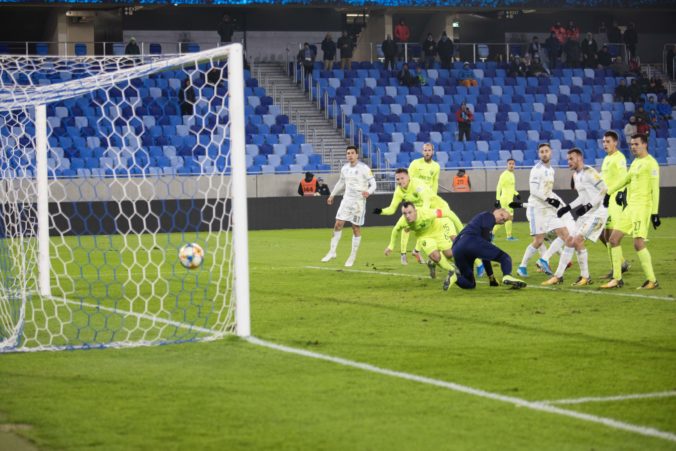 Slovan v osemfinálovej dohrávke Slovnaft Cupu vyradil Žilinu, Šporar nepremenil pokutový kop