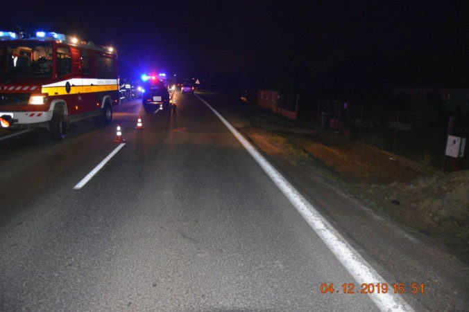 Foto: Podgurážený mladík spôsobil nehodu, vodička Opla nedokázala zrážke zabrániť