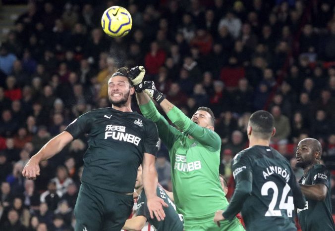 Arsenal natiahol sériu bez víťazstva, brankár Dúbravka čaroval a vychytal triumf Newcastlu