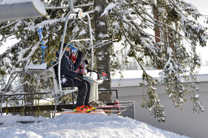 Na Štrbskom Plese majú pol metra snehu a otvorili novú lyžiarsku sezónu