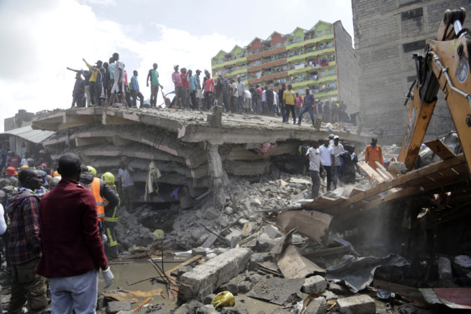 V kenskom hlavnom meste Nairobi sa zrútila šesťposchodová obytná budova
