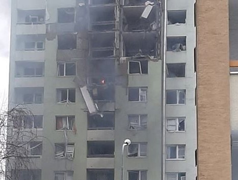 Hasiči ukončujú práce na zdevastovanej bytovke v Prešove, vstup do nej je veľmi nebezpečný