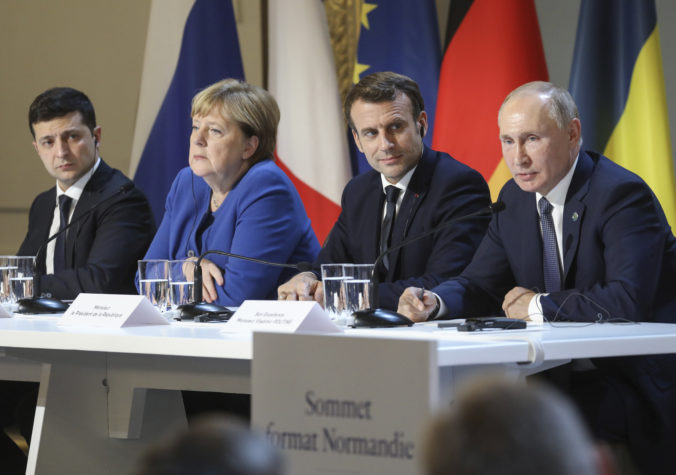 Putin a Zelenskyj sa dohodli na uplatnení prímeria na východnej Ukrajine, vymenia si aj zajatcov