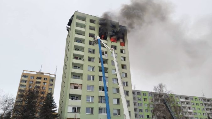 Výbuch plynu v Prešove zničil všetky prístupové cesty, hasiči zažili jeden z najťažších zásahov