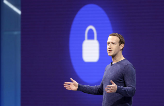 Úrady v USA zvažujú kroky proti Facebooku, chcú mu zabrániť prepojiť služby zasielania správ