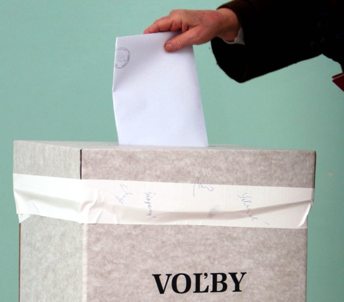 Vo voľbách môže hlasovať vyše dvestotisíc prvovoličov. Čím ich chcú osloviť politické strany?