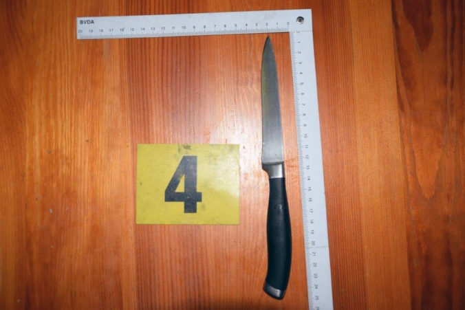 Hádka o ženu sa skončila krvavou drámou, muž zaútočil nožom na 45-ročného Bratislavčana
