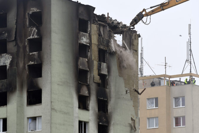 Polícia dozerá nad odvozom sutín po búraní bytovky v Prešove, zaistené veci vrátia majiteľom