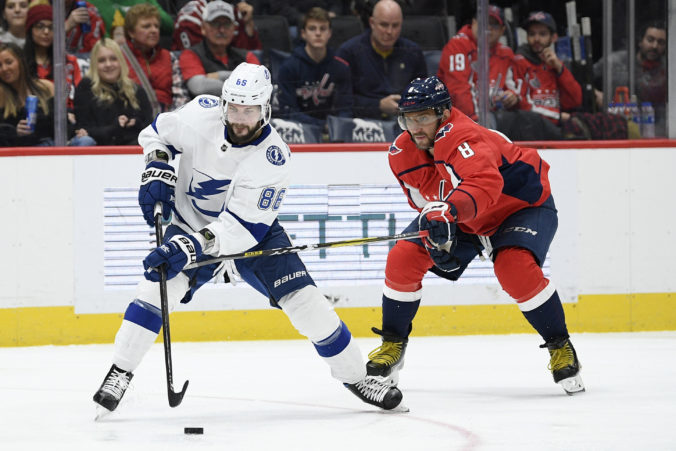 Slováci sa v NHL bodovo nepresadili, Washington s Pánikom vyhral nad Černákovou Tampou (video)