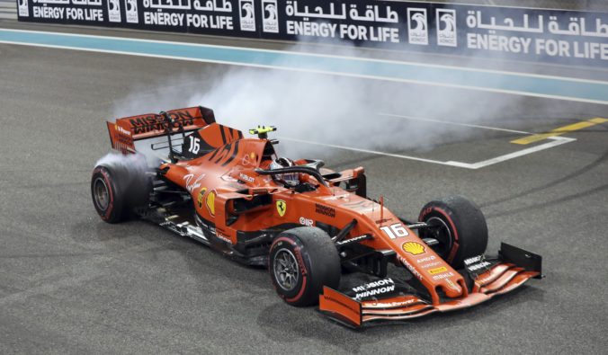 Charles Leclerc predĺžil zmluvu s Ferrari, vedenie tímu presvedčil hneď vo svojej prvej sezóne F1