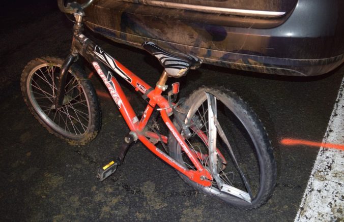 Cyklistka neprežila zrážku s Passatom, polícia pátra po jej totožnosti (foto)