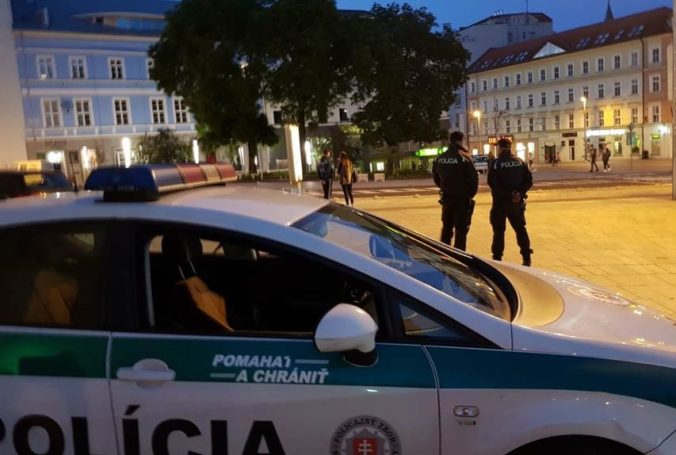 Policajti mali počas sviatkov plné ruky práce, muž sa chcel zastreliť na Štedrý deň (foto)