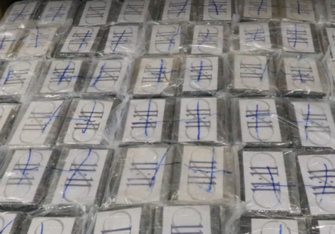 V Montevideu zadržali viac ako 4 tony kokaínu, drogy ukryli v kontajneroch so sójovou múkou