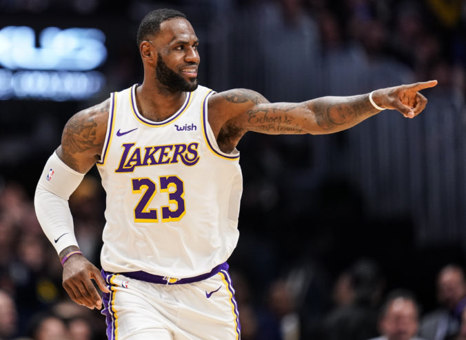 Basketbalista LeBron James je podľa AP najlepším športovcom za posledných desať rokov