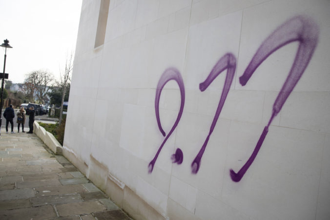 Synagóga a viaceré obchody na severe Londýna boli posprejované antisemitskými graffitmi