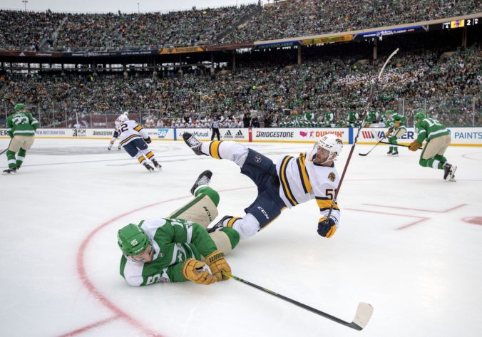 „Predátori“ v NHL Winter Classic stratili vedenie 2:0, Dallasu k obratu gólom pomohol aj Sekera (video)