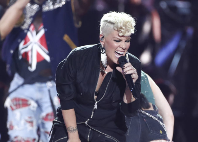 Speváčka Pink venovala austrálskym hasičom pol milióna dolárov