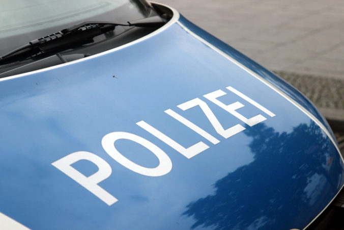 Nemecká polícia zastrelila útočníka s nožom, údajne kričal „Allahu Akbar“