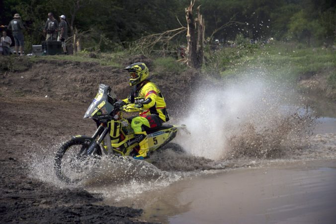 Brabec vyhral tretiu etapu Rely Dakar, Svitkovi nevyšiel posledný úsek a bol až za Jakešom