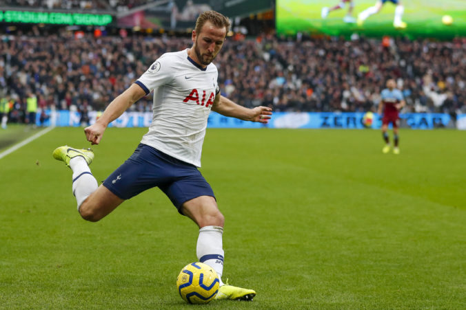 Harry Kane podstúpi operáciu stehenného svalu, Tottenhamu bude chýbať do apríla