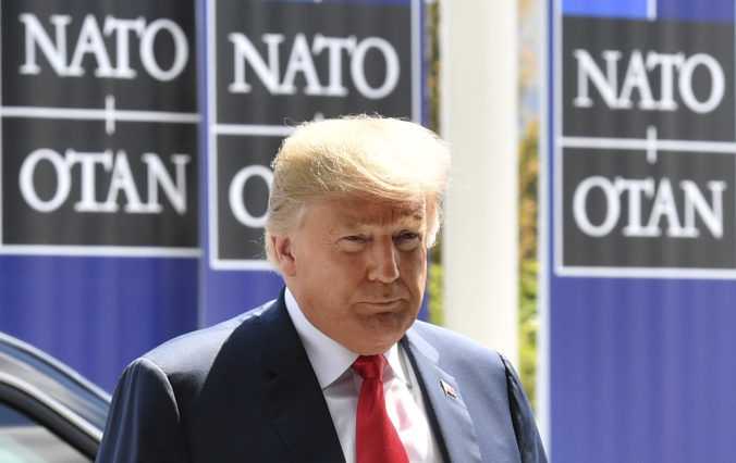 NATO by sa malo rozšíriť na Blízky východ a pozmeniť svoj názov, navrhuje Trump