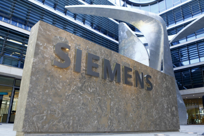 Siemens dodrží kontrakt pre uhoľnú baňu v Austrálii napriek odporu klimatických aktivistov