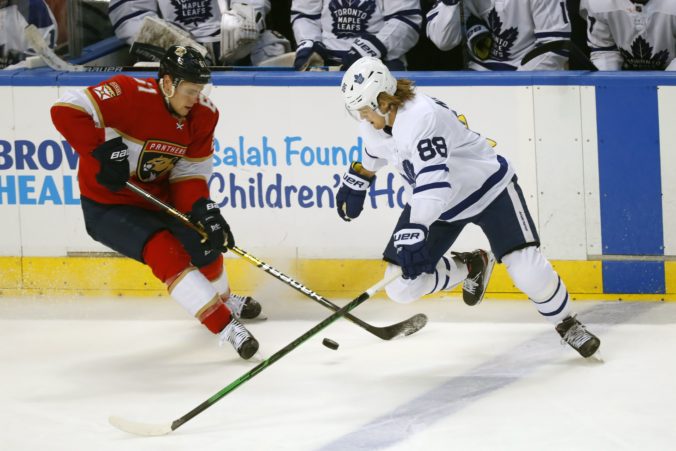 Víťazná séria „bleskov“ v NHL sa skončila, v zápase Florida – Toronto padlo 12 gólov (video)