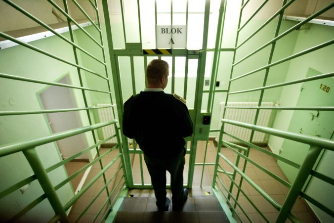 Aktér masakry v leopoldovskej väznici zostáva za mrežami, súd zamietol jeho návrh na prepustenie