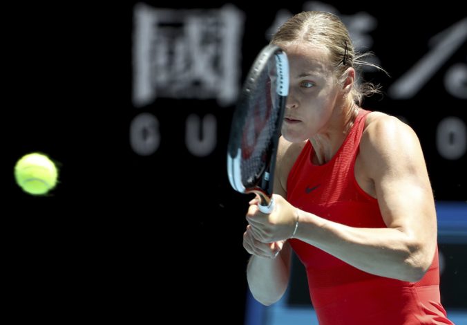 Schmiedlová opäť neprešla cez prvé kolo Australian Open, nestačila na Bencicovú (video)