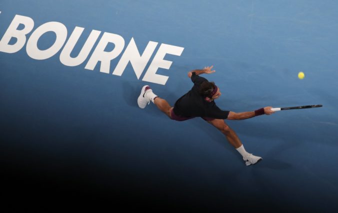 Federer je v treťom kole Australian Open, unavený Krajinovič mu zobral iba šesť gemov (video)