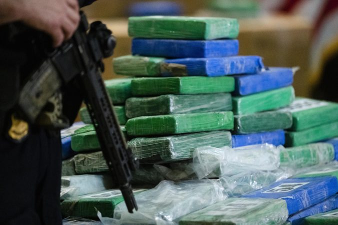Grécka polícia zadržala viac než jednu tonu kokaínu a zatkla niekoľkých členov gangu