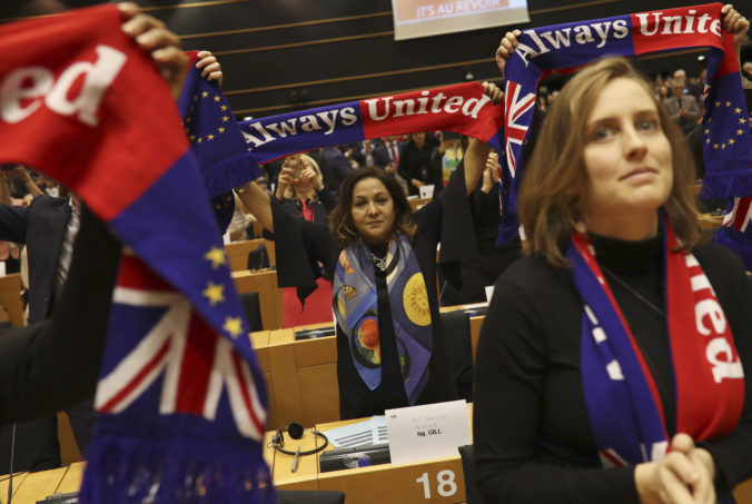Veľká Británia definitívne opúšťa Európsku úniu, europoslanci schválili Dohodu o brexite