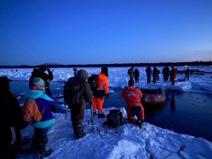 Viac ako 500 rybárov uviazlo na ľadovej kryhe, záchranná akcia trvala niekoľko hodín (video)