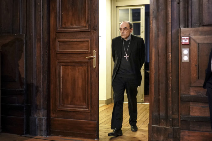 Francúzsky súd oslobodil kardinála Barbarina odsúdeného za krytie zneužívania detí