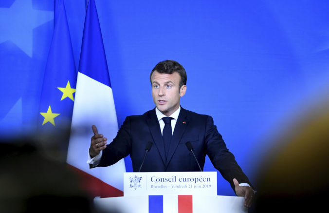 Macron považuje odchod Veľkej Británie z Európskej únie varovný signál