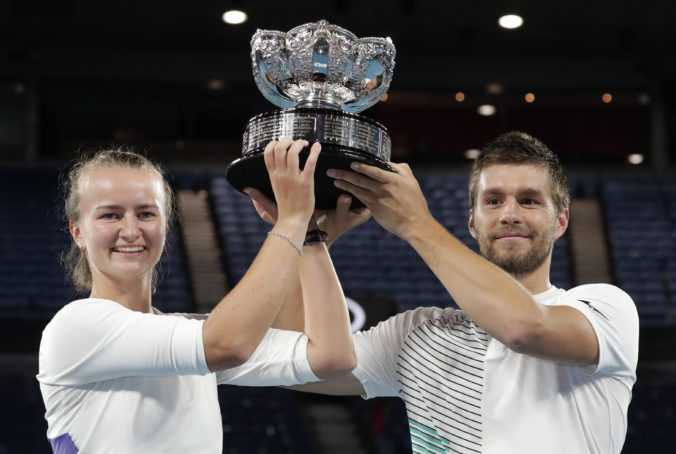 Barbora Krejčíková a Nikola Mektič uspeli v miešanej štvorhre Australian Open