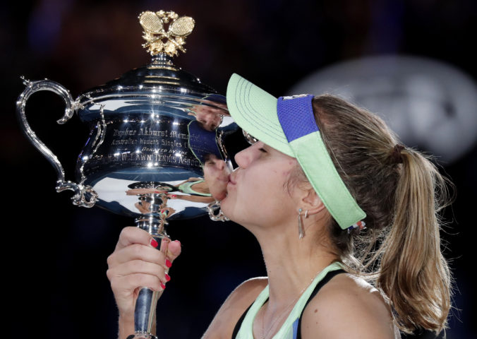 Z titulu na Australian Open sa teší finálová debutantka, Keninová otočila zápas s Muguruzovou