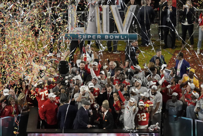 Hráči Kansas City Chiefs zdolali San Francisco 49ers a získali Super Bowl (video)
